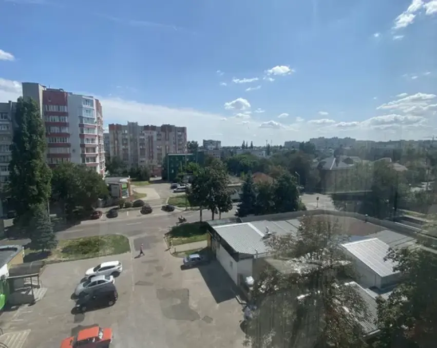 Продам 1 - комнатную квартиру в центре