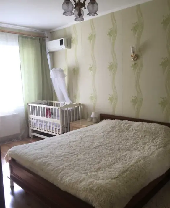 Продам 2-кімнатну квартиру у центрі міста