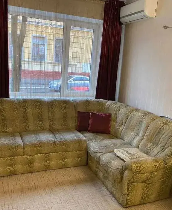 Продам двокімнатну квартиру в центрі міста(під офіс)