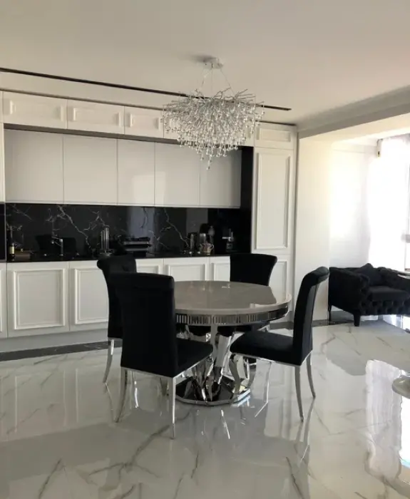 Продам 3-х кімнатну квартиру в центрі міста