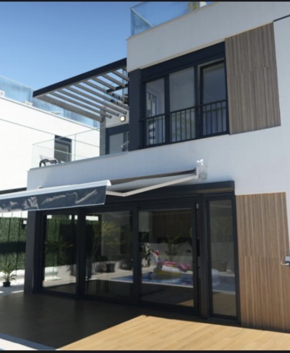 Продажа готовой виллы с 3 спальнями, бассейном и участком 220 м² в El Cedro Village, Ла-Нусия