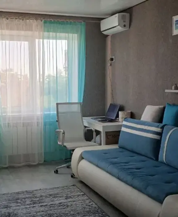 Квартира на Водаканалі, частково мебльована